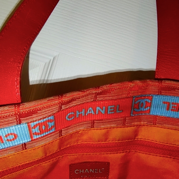 CHANEL Travel Ligne tote EUC - Picture 6 of 16